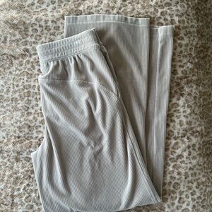 Lululemon Scuba Mid-Rise Wide Leg Pant velvet corduroy- cream/tan colored